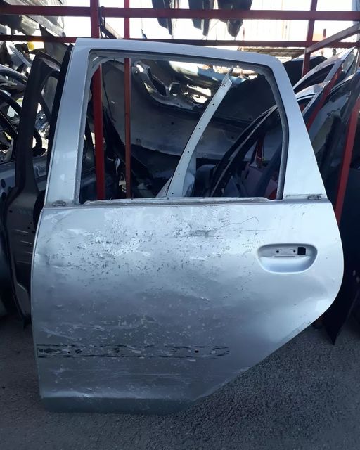 Mitsubishi colt sol arka kapı